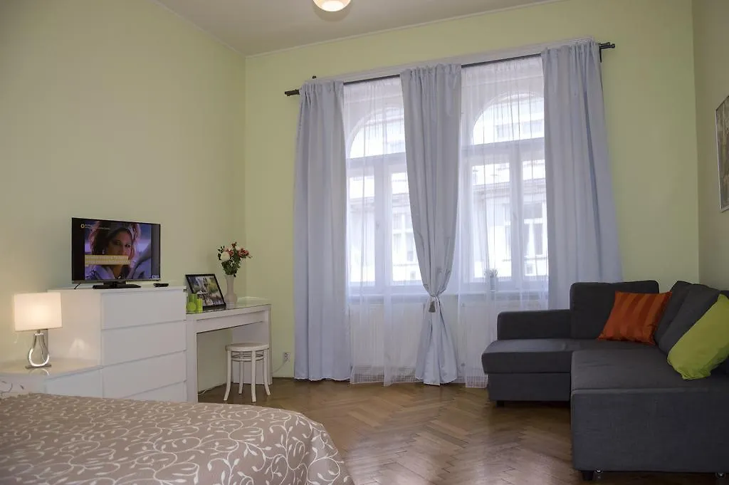 Modern Apartment Klimentska 프라하
